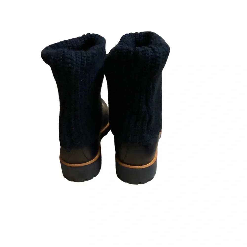 Bernardo blue knitted sweater water boots women’s size 9